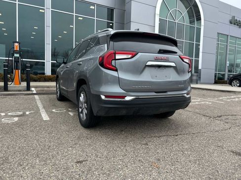 Used 2024 GMC Terrain SLT image 23