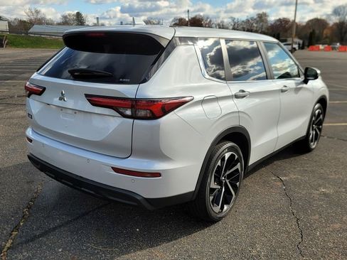 Used 2022 Mitsubishi Outlander ES image 12