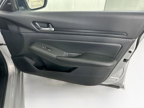 Used 2024 Nissan Altima 2.5 SV image 29