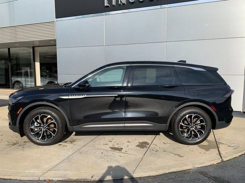 Used 2024 Lincoln Nautilus Premier w/ Equipment Group 102A AWD/4WD image 2