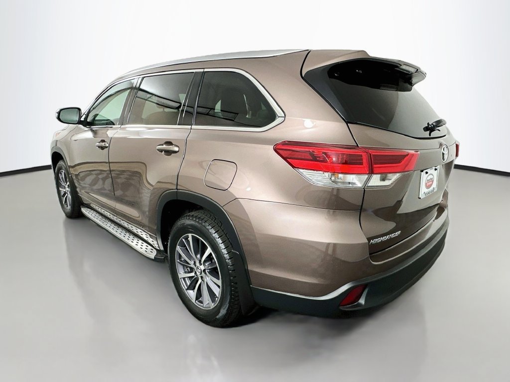 Used 2017 Toyota Highlander XLE FWD image 7