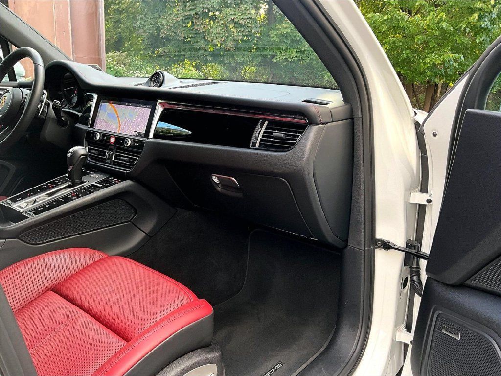 Certified 2026 Porsche Macan S AWD/4WD image 19