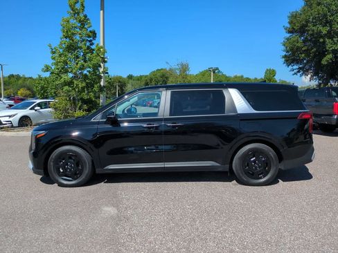 Used 2025 Kia Carnival FWD image 3