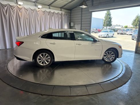 Used 2019 Chevrolet Malibu LT FWD image 4