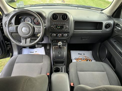 Used 2016 Jeep Patriot Latitude w/ Sun/Sound Group AWD/4WD image 6