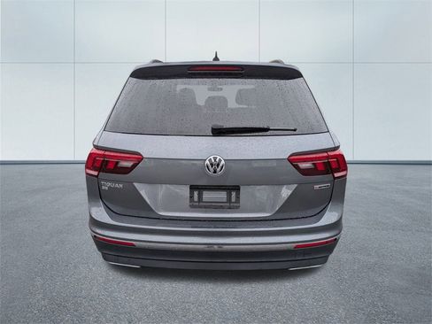 Used 2023 Volkswagen Taos SE w/ Panoramic Sunroof Package image 4