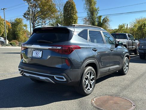 Used 2022 Kia Seltos EX image 3