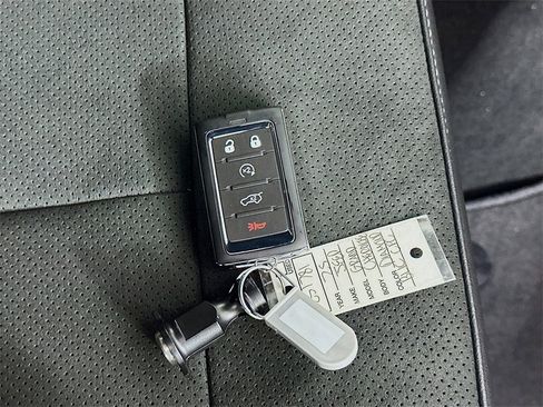 New 2025 Jeep Grand Cherokee Altitude image 19