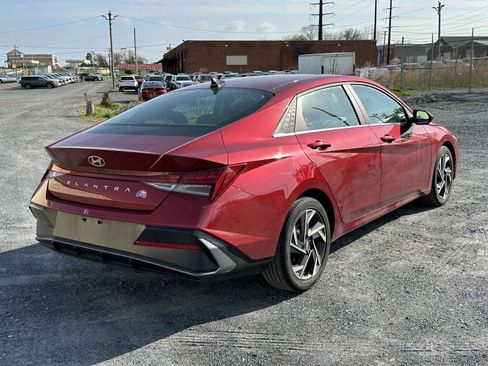 Used 2024 Hyundai Elantra SEL w/ Convenience Package FWD image 8