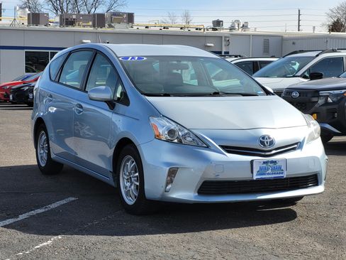 Used 2013 Toyota Prius V Three image 3
