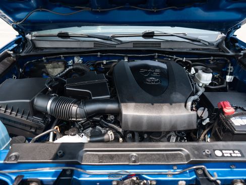 Used 2018 Toyota Tacoma TRD Sport AWD/4WD image 43