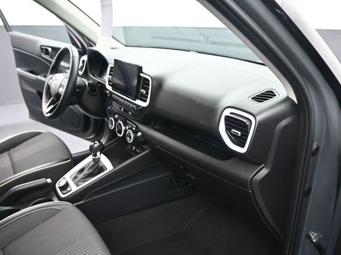 Certified 2023 Hyundai Venue Limited w/ Cargo Package image 30