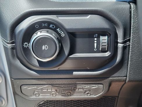 Used 2024 Jeep Wrangler Unlimited Sahara AWD/4WD image 14