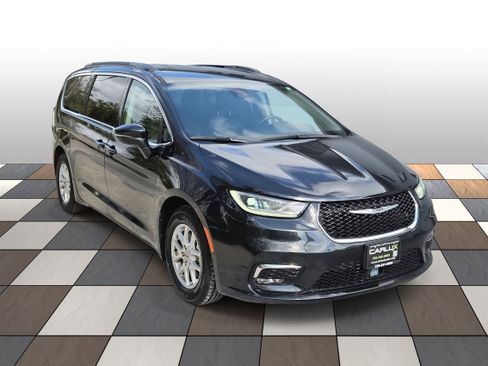 Used 2022 Chrysler Pacifica Touring-L image 3