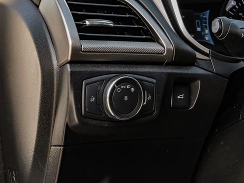 Used 2019 Ford Fusion SE FWD image 22