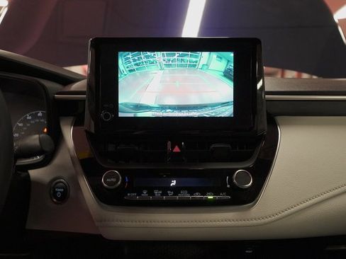 Used 2023 Toyota Corolla SE w/ SE Package image 25