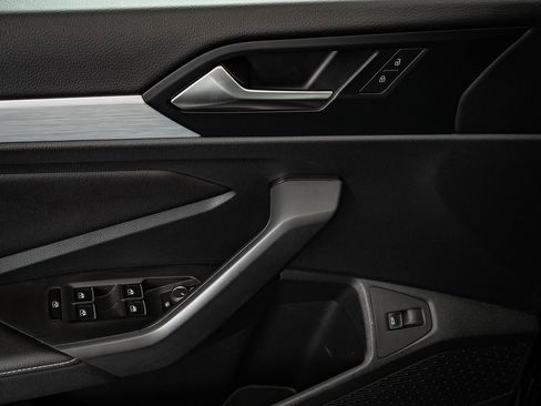 Used 2025 Volkswagen Jetta Sport image 23