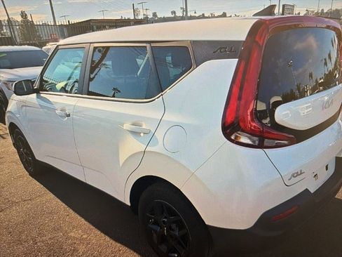 Certified 2022 Kia Soul LX w/ Technology Package image 3