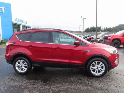 Used 2018 Ford Escape SE w/ SE Sync 3 Package image 9