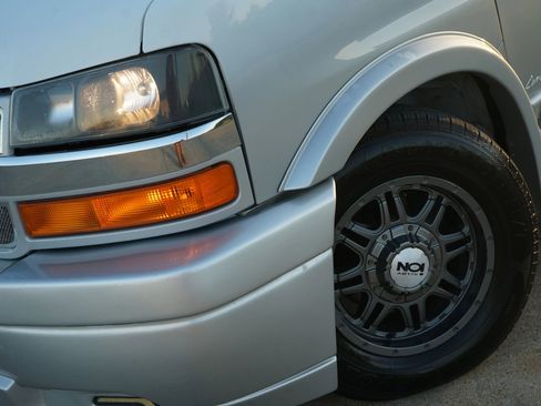 Used 2016 Chevrolet Express 2500 Extended image 11