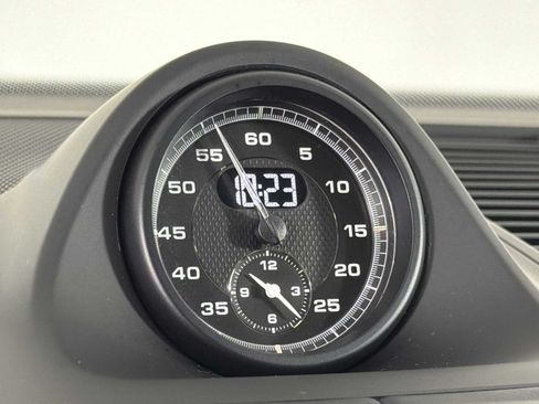 Used 2024 Porsche Macan AWD/4WD image 29