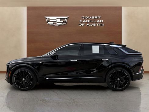 Used 2025 Cadillac Lyriq Luxury image 2