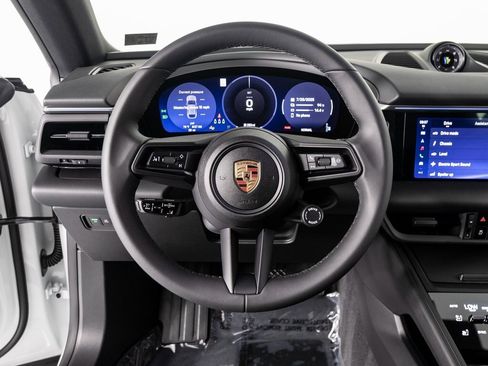 New 2025 Porsche Macan 4 Electric image 31