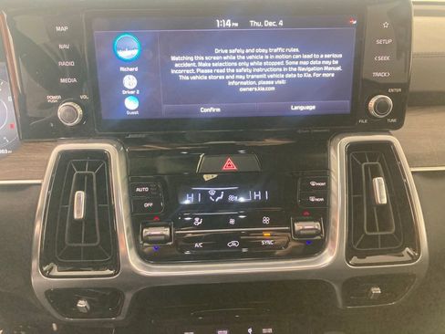 Certified 2023 Kia Sorento SX Prestige image 2