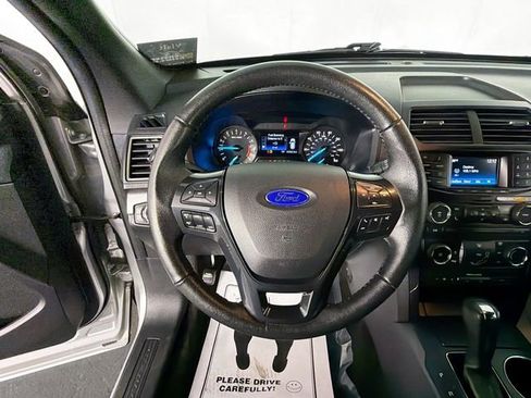 Used 2017 Ford Explorer XLT FWD image 11