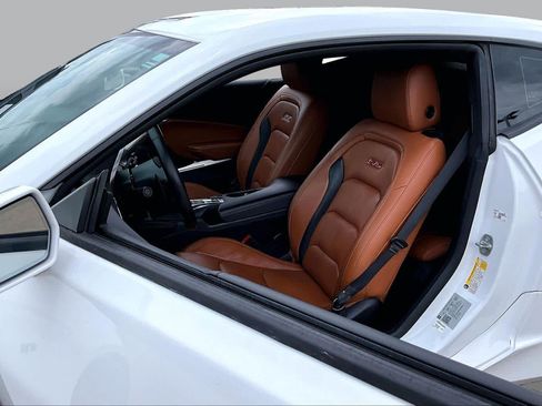 Used 2019 Chevrolet Camaro SS RWD image 7