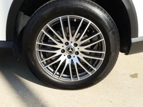 Certified 2025 Mercedes-Benz GLC 300 image 10