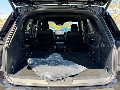 New 2026 Ford Explorer Platinum image 35