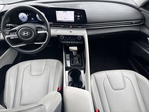 Used 2025 Hyundai Elantra Limited FWD image 28