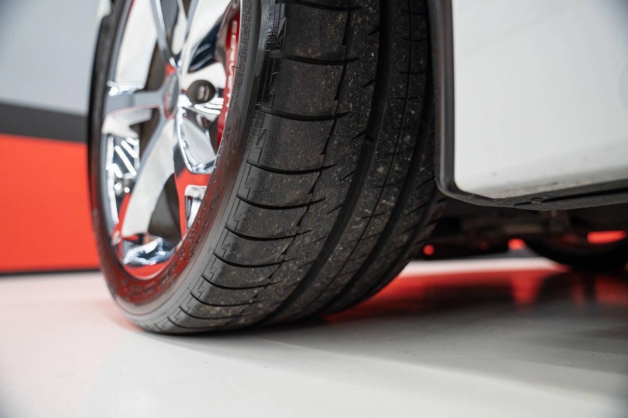 Used 2013 Chevrolet Corvette Grand Sport w/ 4LT Preferred Equipment Group RWD image 40