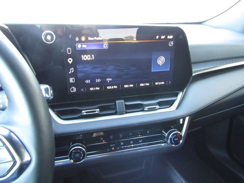 Used 2025 Chevrolet Equinox LT AWD/4WD image 26