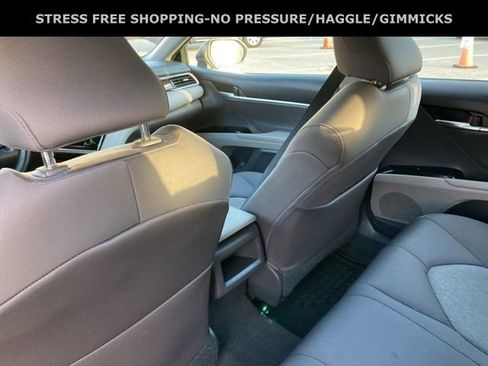 Used 2018 Toyota Camry LE image 30