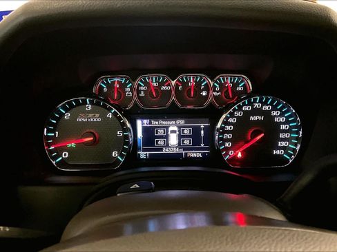 Used 2020 Chevrolet Suburban LT AWD/4WD image 24