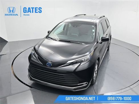 Used 2024 Toyota Sienna XLE image 52