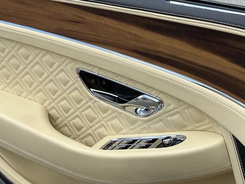 Used 2022 Bentley Continental GT image 34