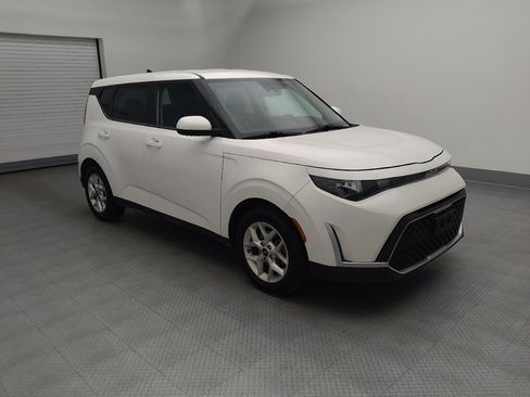 Used 2023 Kia Soul LX w/ Option Group 015 FWD image 11