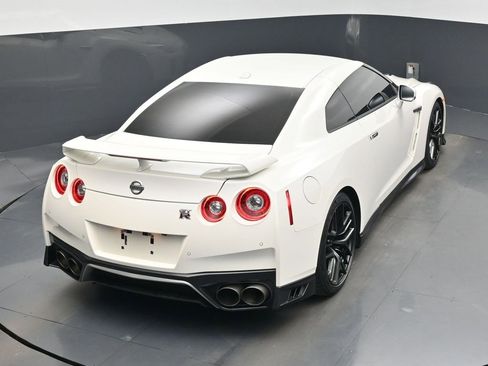Used 2018 Nissan GT-R Premium w/ Premium Interior Package image 34