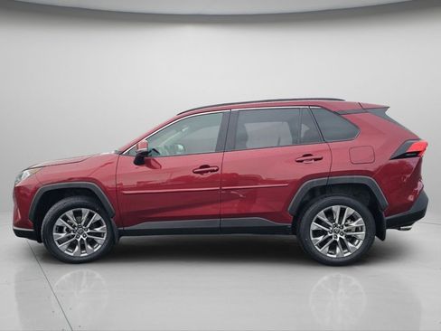 Used 2021 Toyota RAV4 XLE Premium AWD/4WD image 22