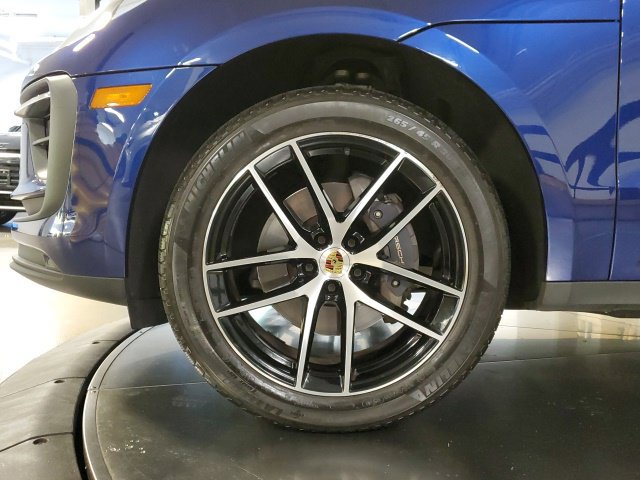 Used 2023 Porsche Macan AWD/4WD image 31
