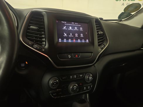 Used 2020 Jeep Cherokee Latitude Plus AWD/4WD image 20