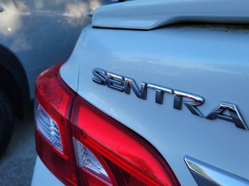 Used 2018 Nissan Sentra SR image 9
