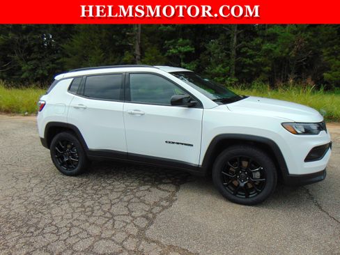 Certified 2025 Jeep Compass Latitude w/ Altitude Special Edition AWD/4WD image 14