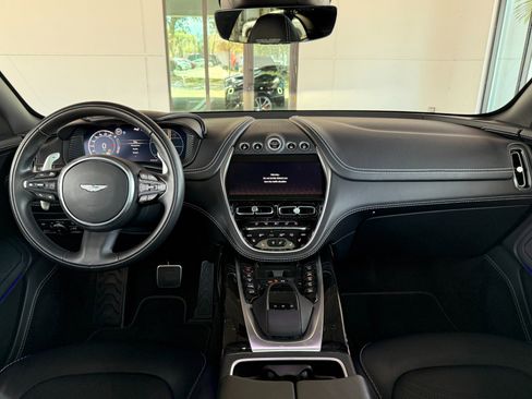 Used 2022 Aston Martin DBX image 39