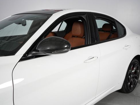 Used 2020 Alfa Romeo Giulia AWD w/ Quick Order Package 22J Sport image 2