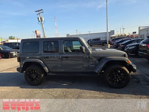Used 2023 Jeep Wrangler Unlimited Sahara w/ Cold Weather Group AWD/4WD image 2