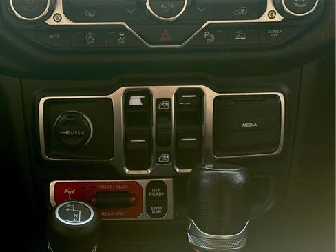 Used 2021 Jeep Gladiator Rubicon AWD/4WD image 25